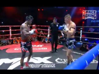 Buakaw vs Enriko: Epic Muay Thai Clash 🥊