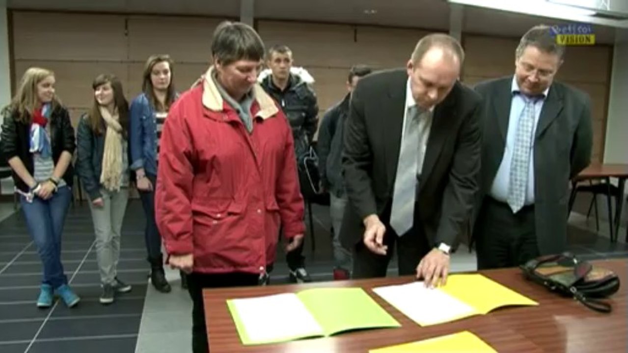 signature d'un convention entre le  lycee de Cateau et l'aéro-club de Niergnies