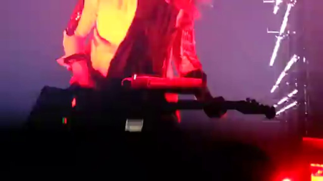 -M- - L'Île Intense (Extrait) [Live au Zénith de Paris]