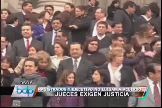 Jueces continuarán hoy reunión con el Ejecutivo para tratar aumento