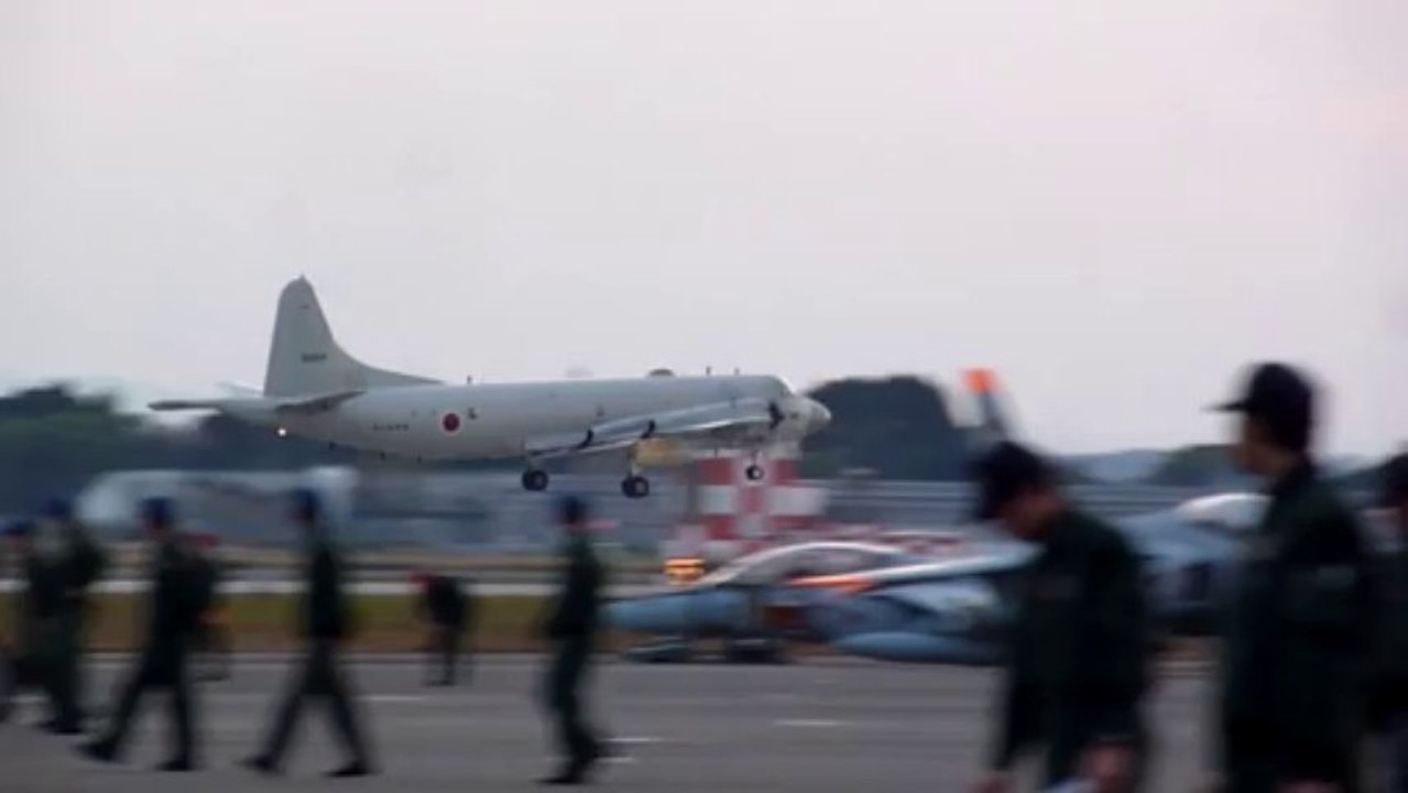 夕日を浴びながら離陸するP-3C（新田原エアフェスタ2013）