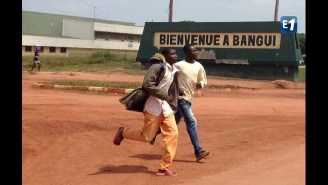 A Bangui, ils crient Allez les Bleus aux militaires