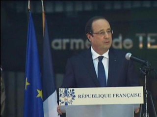 Download Video: Centrafrique: Hommage de François Hollande aux deux soldats tués - 11/12