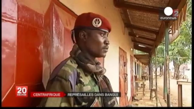 República Centroafricana: Hollande rinde tributo a los dos soldados muertos