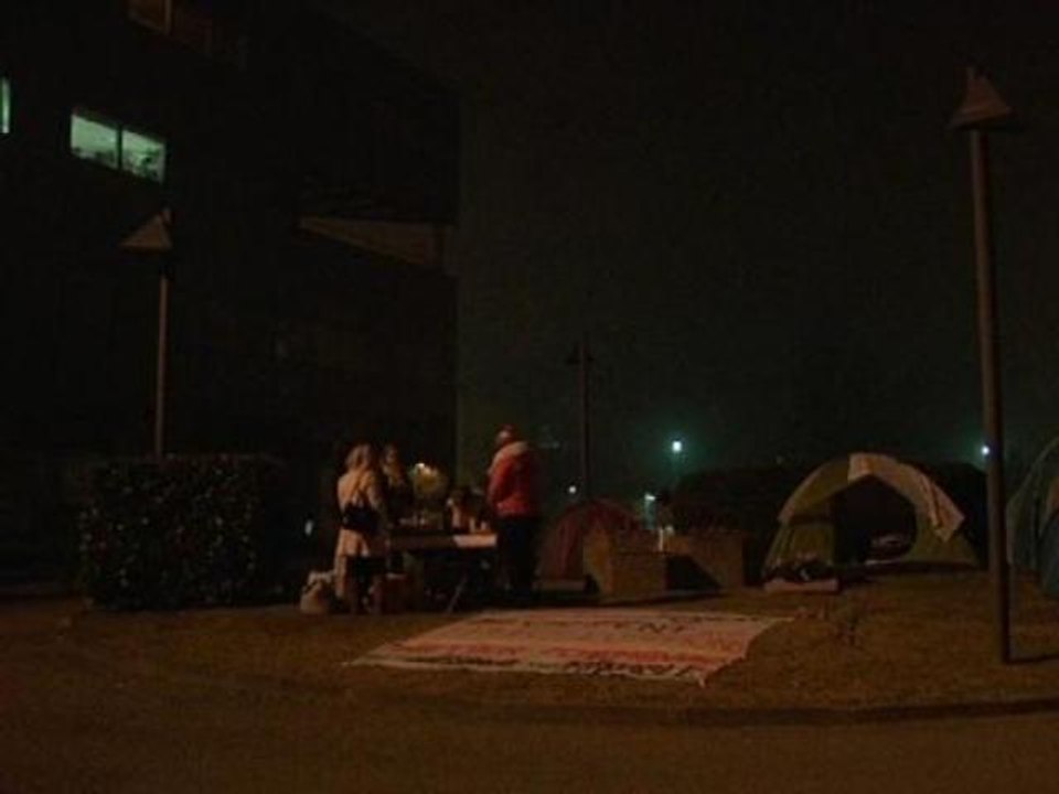 Colère des sages-femmes qui campent devant l'hôpital de Lyon - 11/12