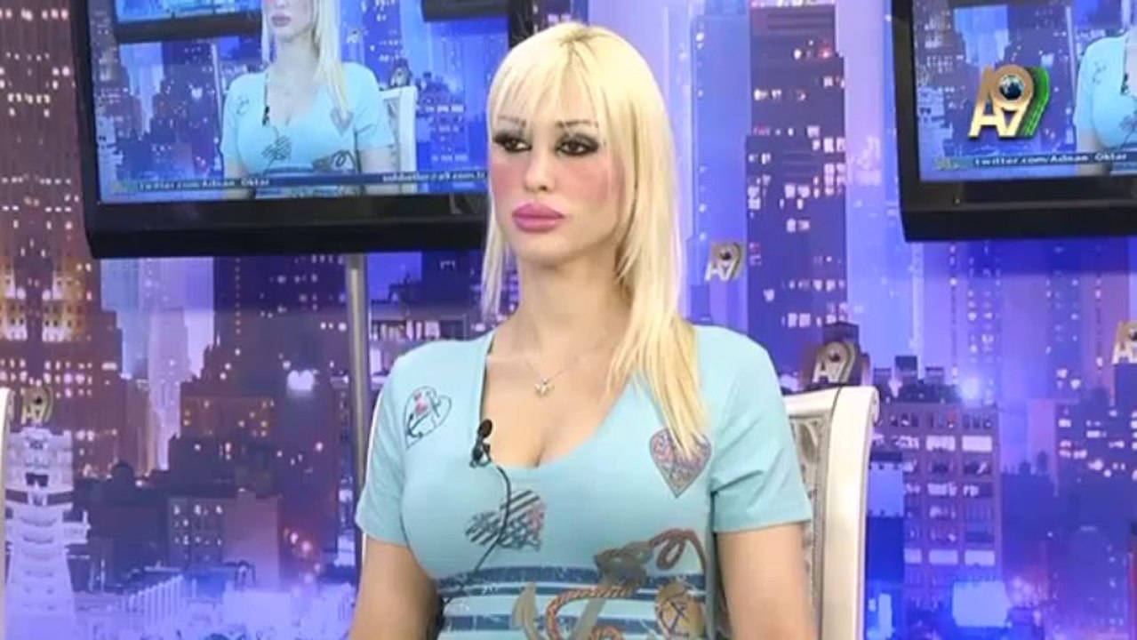 Adnan Oktar Kuran okuyor