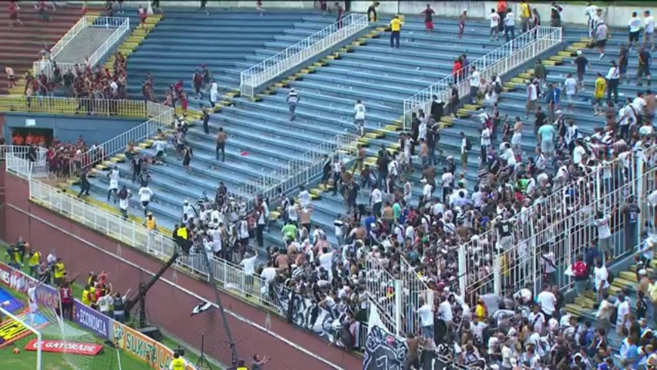 Violent fight between brasilian soccer fans.