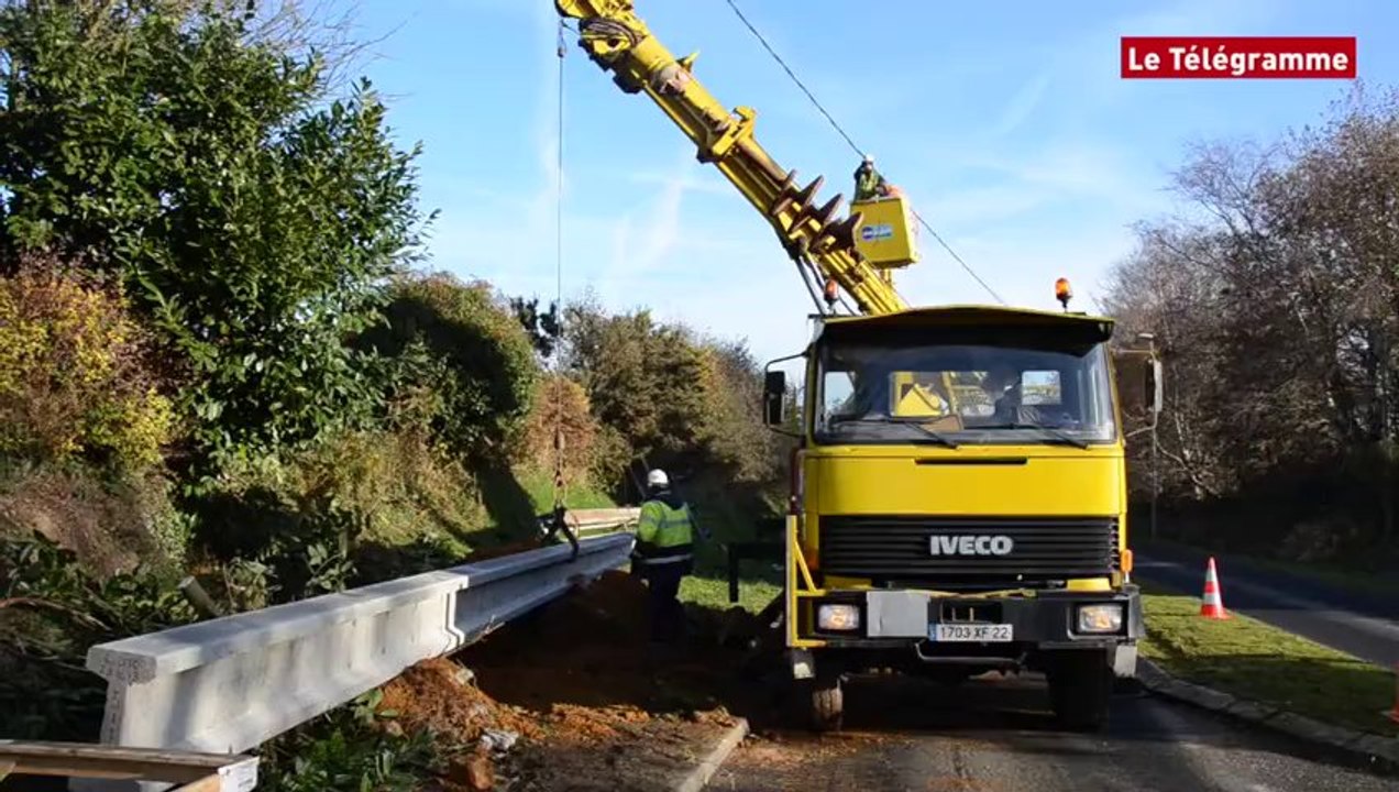 Moustéru. Chantier en cours pour remplacer un poteau ErDF cassé