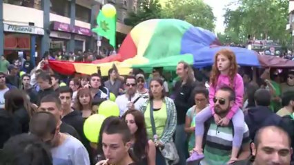 Activistas celebran cannabis legal en Uruguay