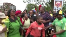 Pretoria: le cercueil de Mandela acclamé par la foule