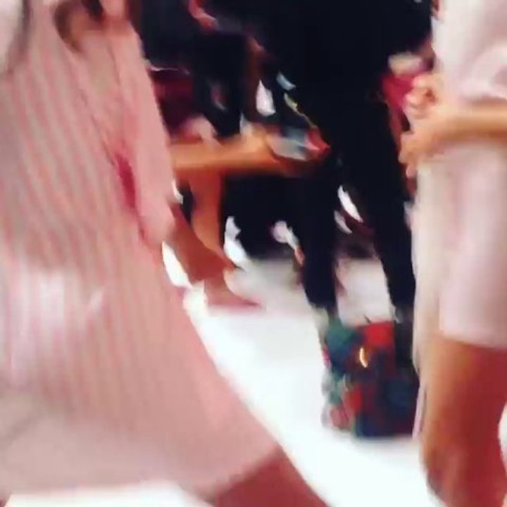 Cara Delevingne haciendo twerking con los angeles Victoria’s Secret