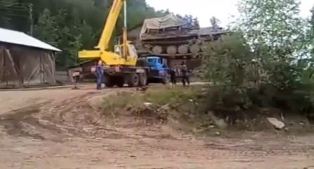 Truck FAIL.... This was to heavy for you!