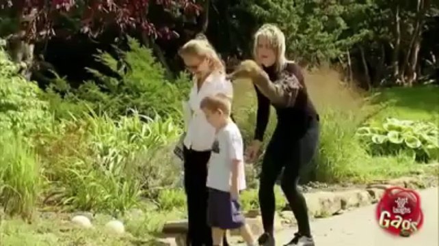 Screaming Ostrich Scare Prank