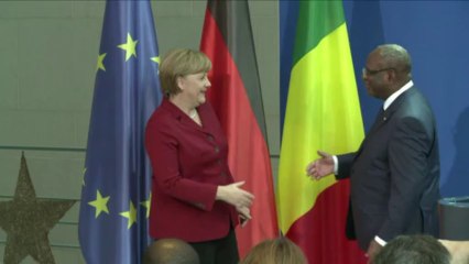 Centrafrique: Merkel veut des discussions sur l'intervention