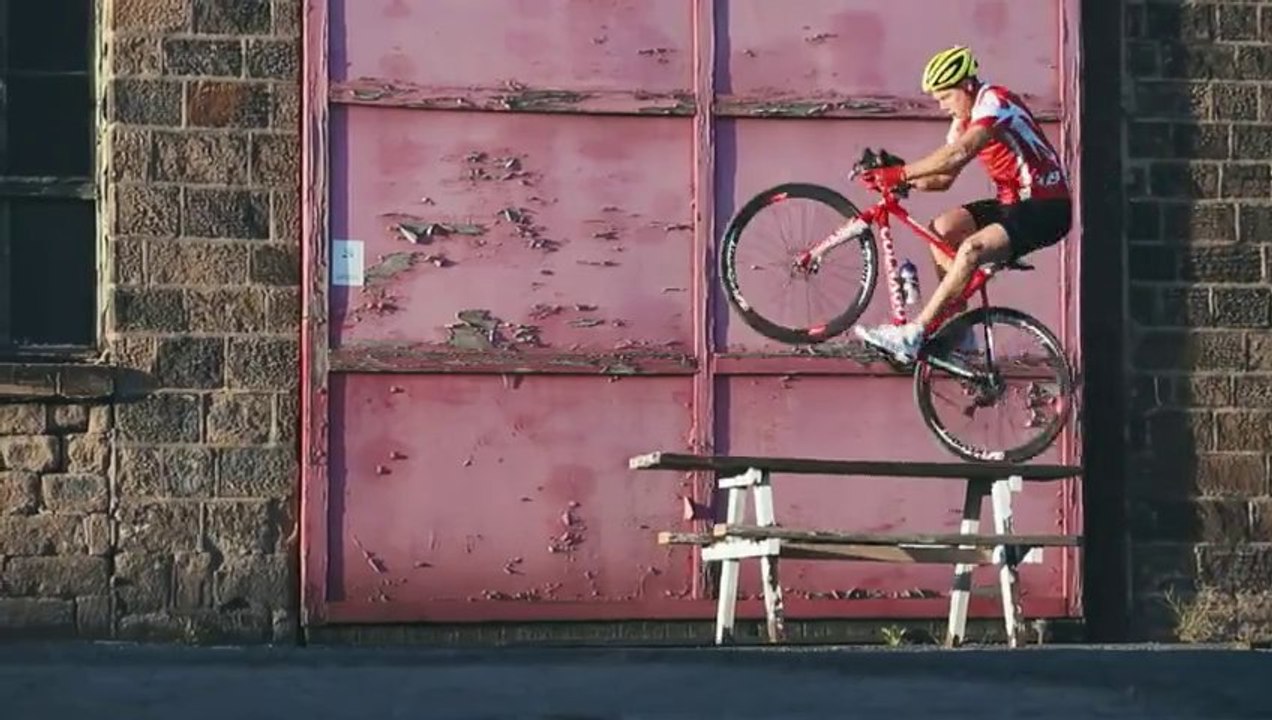 The best MTB riders making tricks with a road bike.. AWESOME!! Chris Akrigg, Danny MacAskill & Marty Ashton