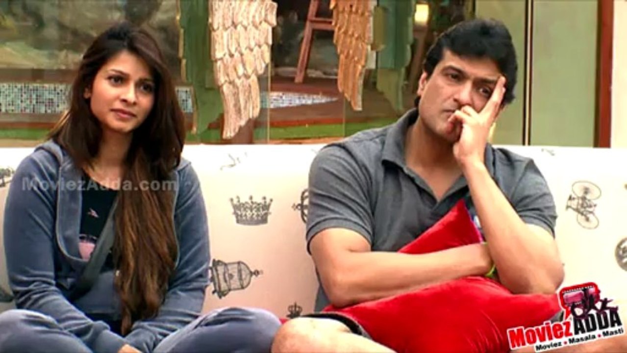 Armaan & Tanisha Caught Kissing in Bigg Boss 7  ooybazaajaa.com