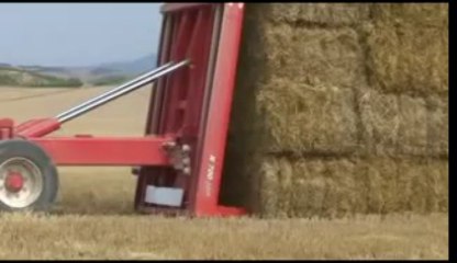 BALE LOADING MACHINE - YouTube2