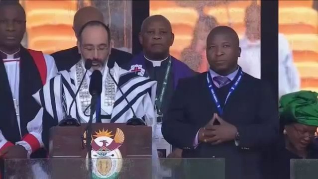 Fake sign language interpreter in Mandela ceremony!