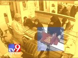 CCTV captures burqa clad thieves at jewelery shop, Ahmedabad - Tv9 Gujarat