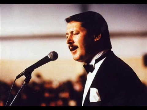 Ahmet Ozhan - Aksamin Oldugu Yerde Bekle Diyorsun Gelmiyorsun