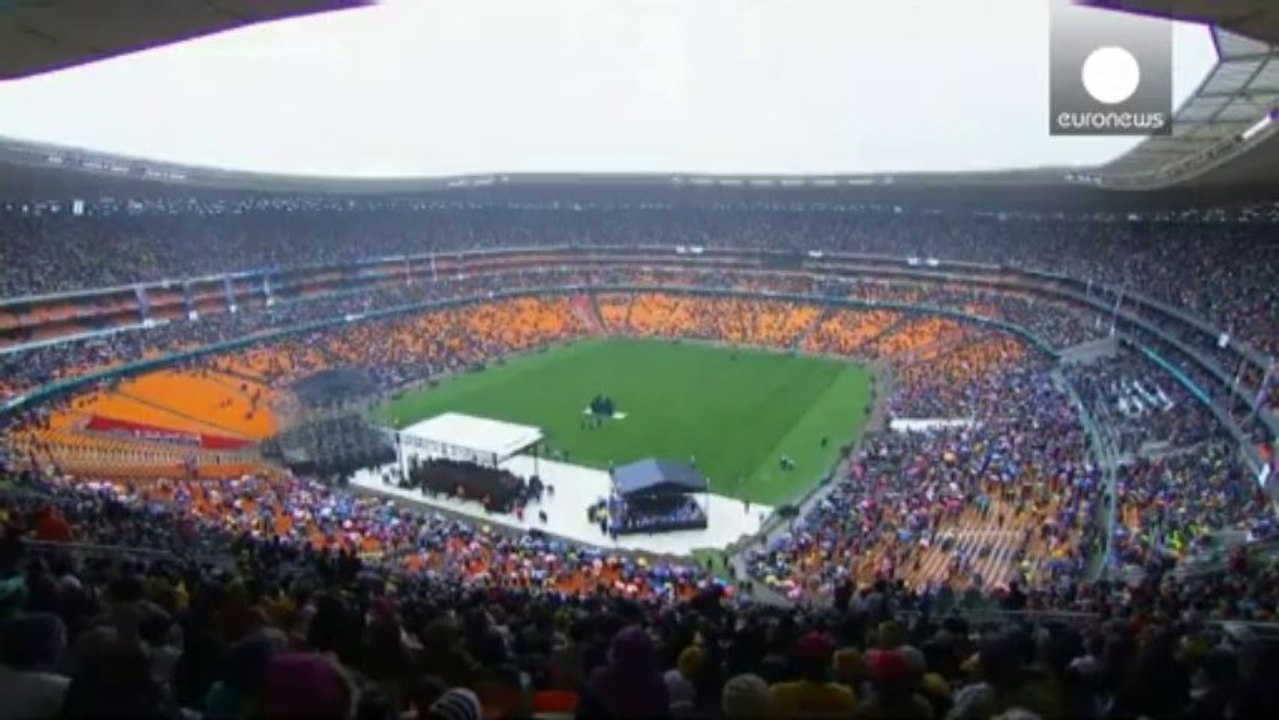 "Vi ángeles descendiendo sobre el estadio", dice el intérprete del funeral de Mandela