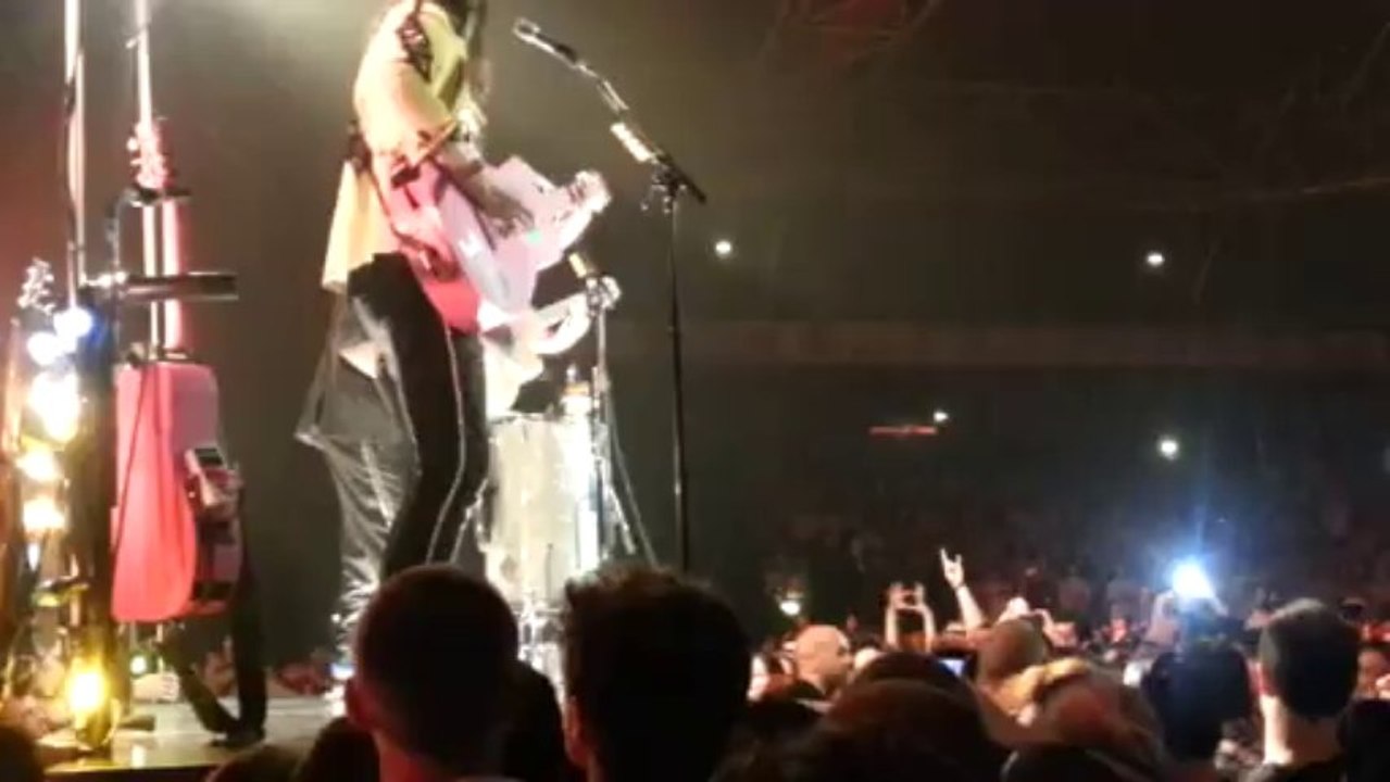 -M- - Le Roi Des Ombres (Extrait) [Live au Zénith de Paris]