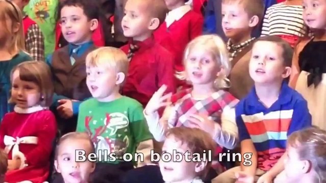 Claire Koch chante une chanson de Noël en langue des signes