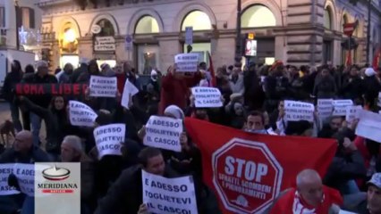 Casa, i movimenti alla forze dell’ordine E adesso toglietevi il casco