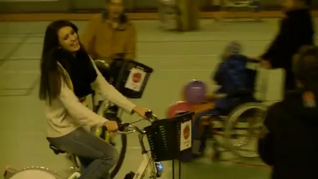 Nasta fait du vélo