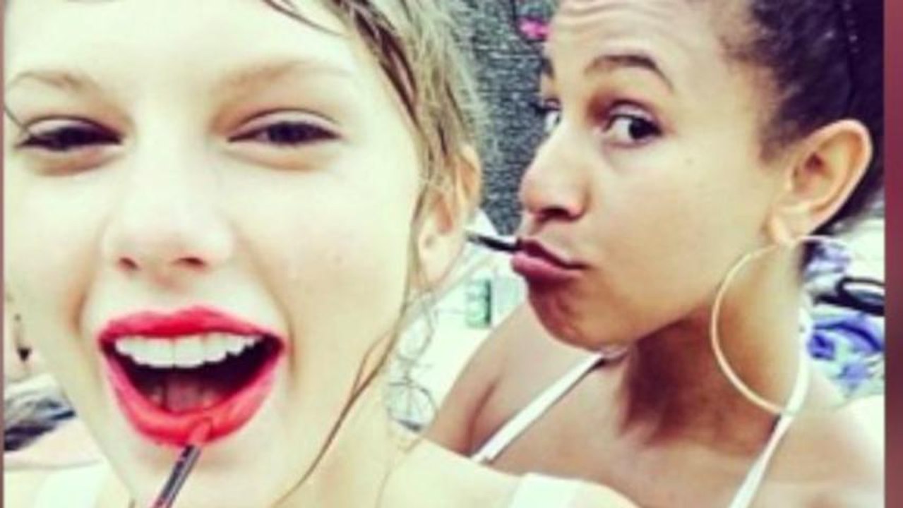Taylor Swift's Selfie Makeup Lesson