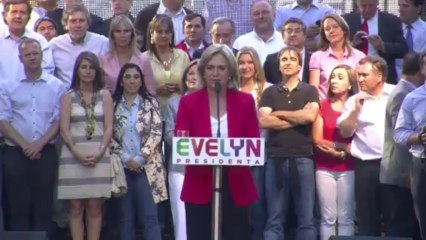 Matthei cierra campaña apelando a la clase media