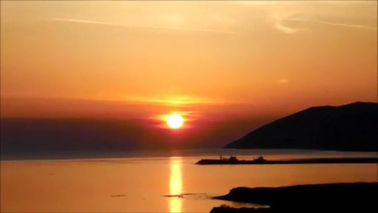 ''Bozcaada: Hotel Fahri''sunar: Müzik: Zülfü LİVANELİ ''EGE''