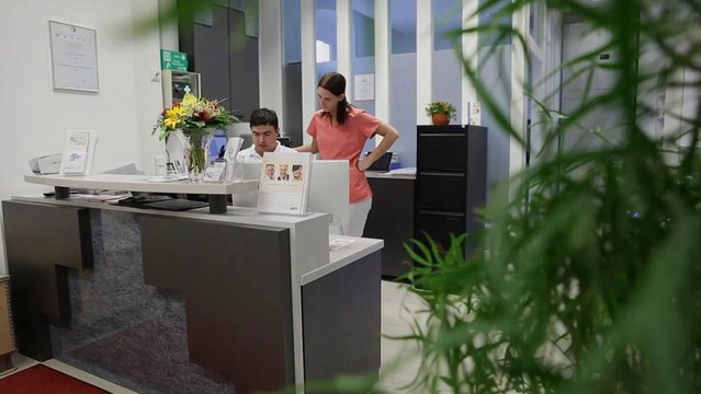 Praxisvideo Zahnarztpraxis Dr. Aleksej Bezeluk - Berlin