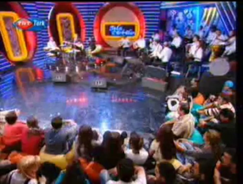 Arif SAĞ-Bir Güzelin Aşığıyım Erenler