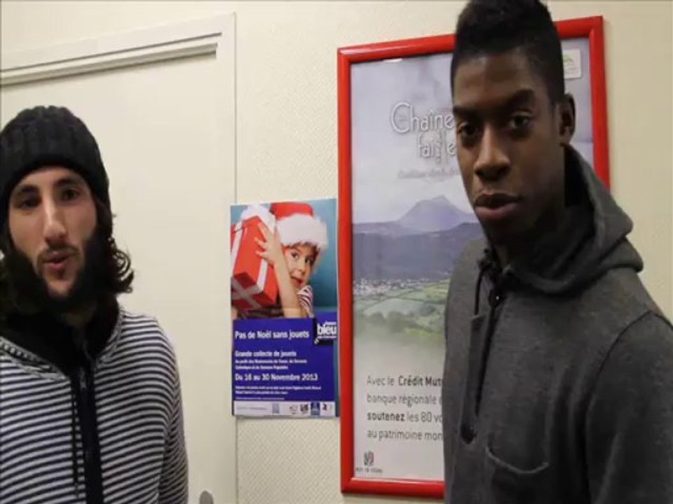 France Bleu Pays d'Auvergne - Pas de Noël sans jouets 2013 - Anthony Lippini et Mana Dembele joueurs au Clermont Foot ont un message pour vous