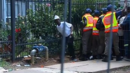 Crowds gather to see Mandela lie in state