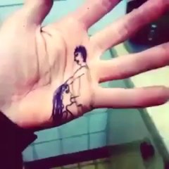 Dessin coquin sur la main