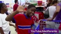 Andre Johnson Gives Needy Kids Toys R’ Us Shopping Spree