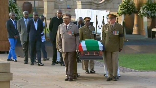 Crowds line streets for Mandela's funeral cortege