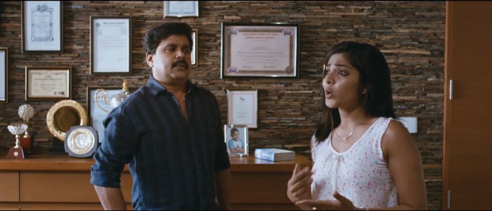 Ezhu Sundara Raathrikal Trailer