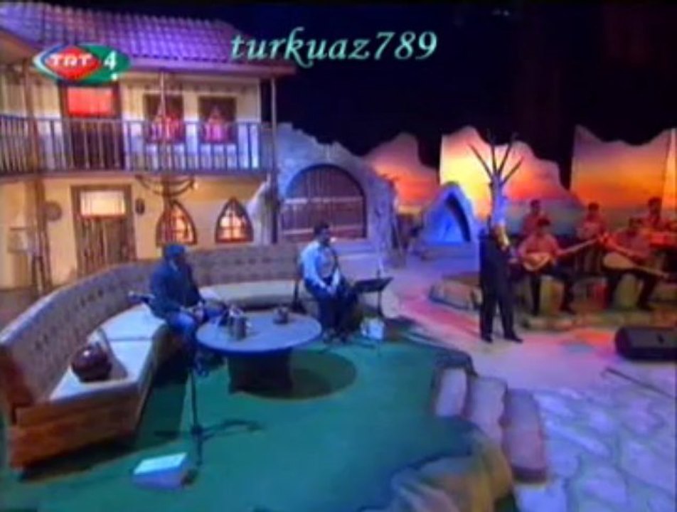 Asım KUZULUK-Kırmızı Gül Çiçek Açmış Boranda (Barak)