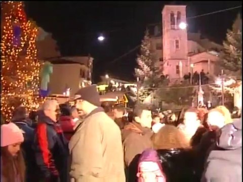 Άναψε το χριστουγεννιάτικο δέντρο στο Καρπενήσι