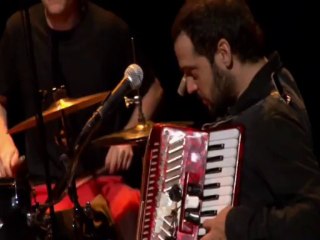 LECIRKE  "Heyheyhoho"  en directo Teatro Metropol