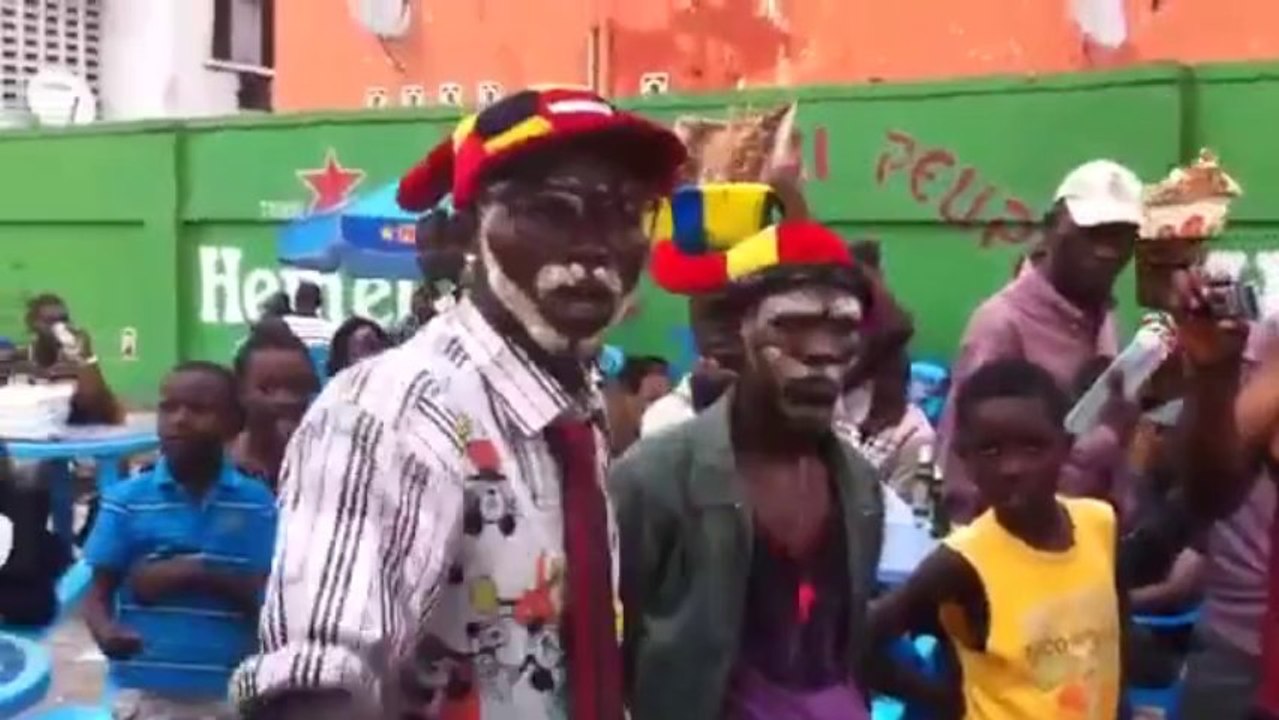 Un peu de rire pour le weekend, comédiens de la rue..CONGOMIKILI