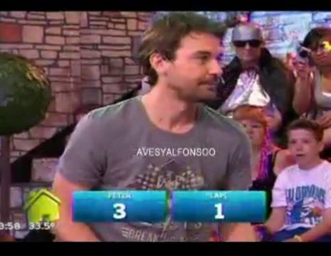 Pedro en Sábado en Casa 2 (jugando ping pong) - 14 de Diciembre