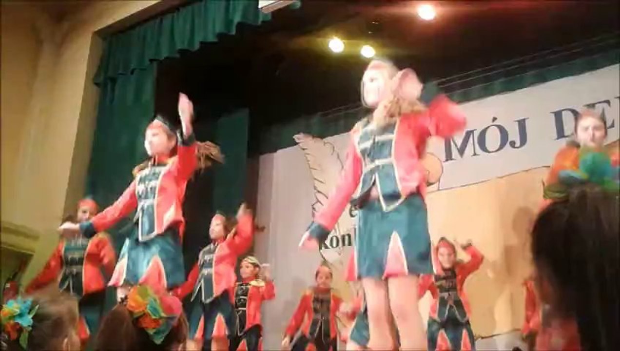 Występy zespołów dziecięcych - Dom Kultury Chmielnik, 15-XII-2013r