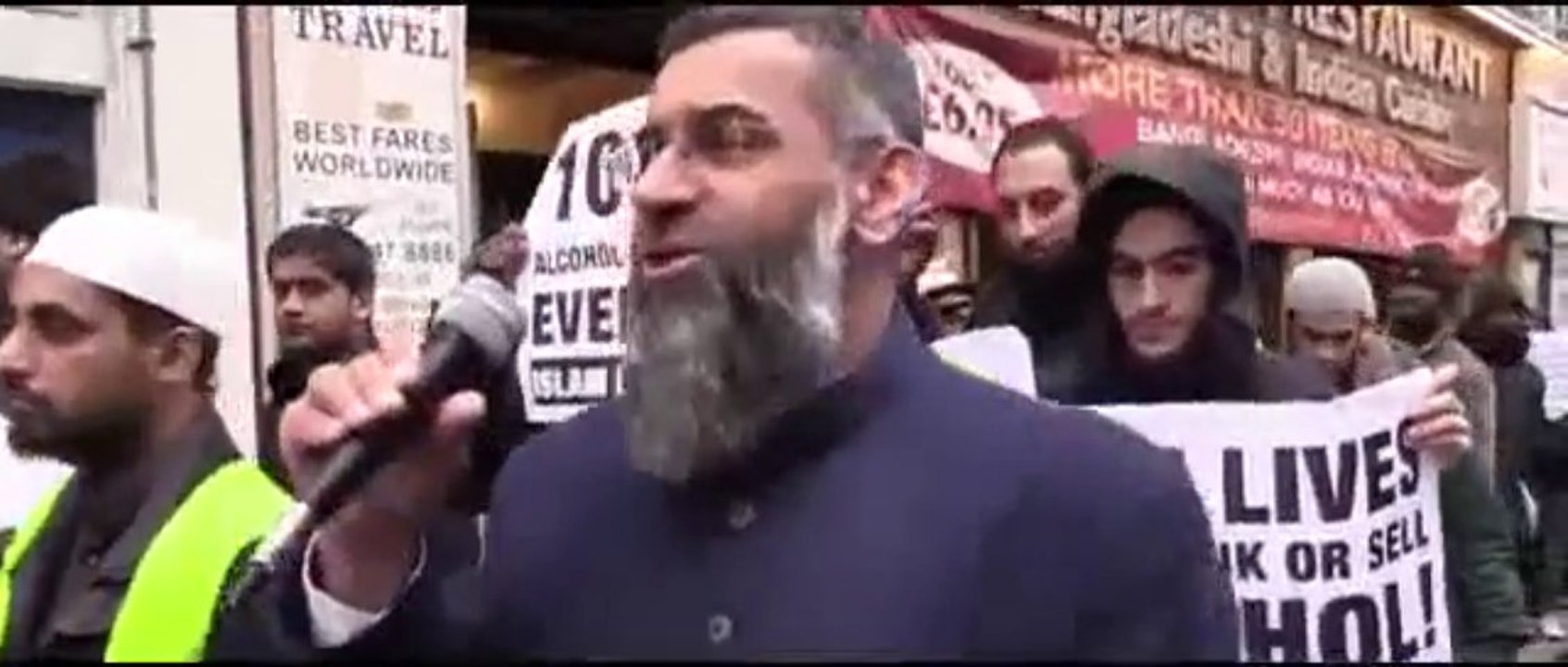 UK Muslim Protest Against Alcohol. SHARIA LAW ! EDL Parallel !!