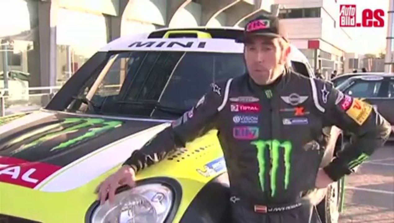 Nani Roma con el coche del Dakar por Madrid