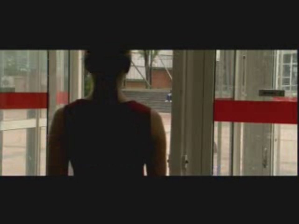 A travers la forêt / À travers la forêt (2005) - Trailer