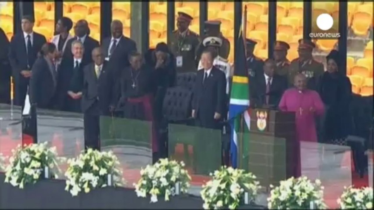 Mandela est à Qunu, Desmond Tutu ne "viendra pas" faute d'invitation